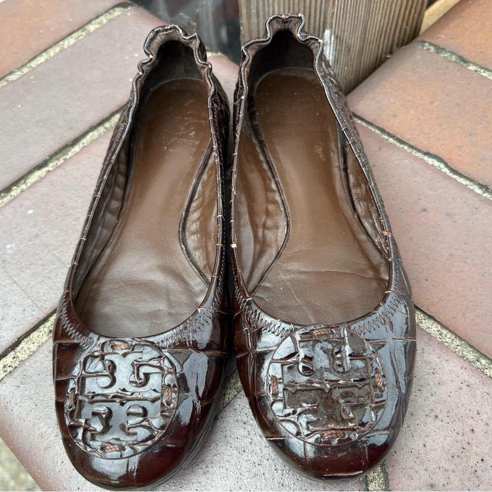 Tory Burch Briwn Patent Leather Flat size 8.5‎